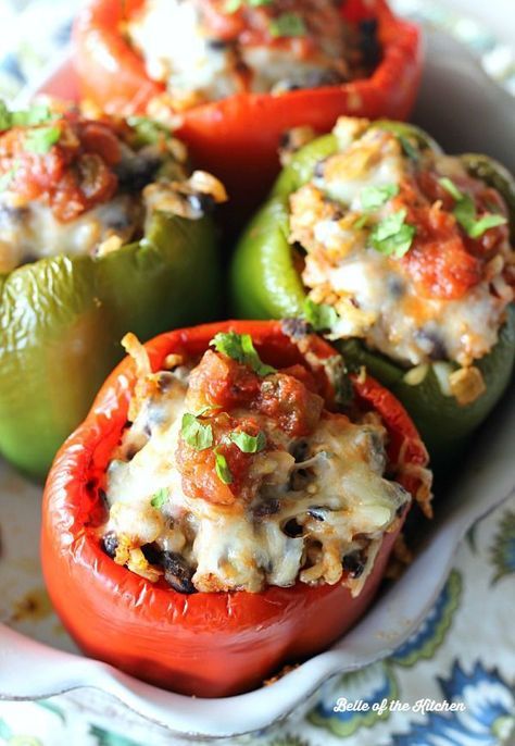 These Black Bean Stuffed Peppers are filled with rice, black beans, onions, and Mexican spices. They are meatless, low carb, and gluten free! Black Bean Stuffed Peppers, Bean Stuffed Peppers, Belle Of The Kitchen, Stuffed Peppers With Rice, Vegetarian Stuffed Peppers, Overnight Oat, Peppers Recipes, Wild Rice, Meatless Monday