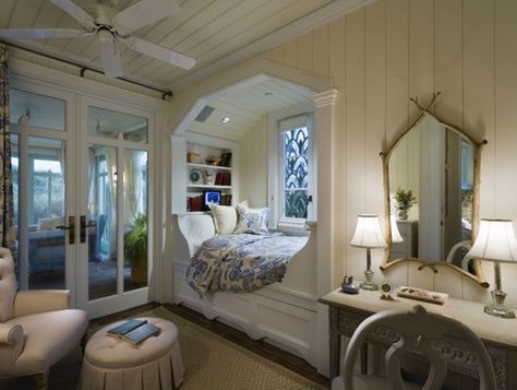 Very charming seaside home in Florida Alcove Bed, Bed Nook, Interior Boho, Interior Room, Window Bed, تصميم للمنزل العصري, Cozy Reading Nook, Cozy Nook, Home Library