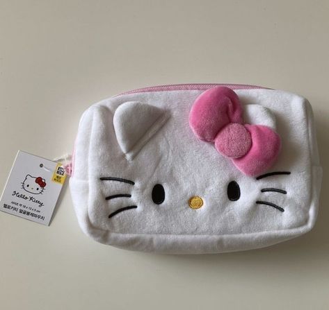 Hello Kitty Stuff To Buy, Hello Kitty School, Pretty School Supplies, Kitty Clothes, Hello Kitty Clothes, Hello Kitty Aesthetic, Hello Kitty Bag, Hello Kitty Accessories, Hello Kit