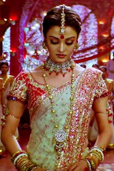 Aishwarya Rai Bachchan In Devdas, Aishwarya Rai Devdas Outfits, Aishwarya In Devdas, Devdas Aishwarya Rai Saree, Aishwarya Rai Traditional Look, Aishwarya Rai Traditional, Aishawari Rai, Aishwarya Devdas, Aishwarya Rai Fashion