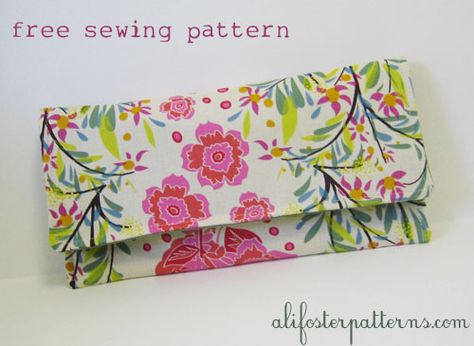 27 trendy free handbag patterns to sew  http://www.tipjunkie.com/free-handbag-patterns/?utm_source=feedburner_medium=email_campaign=Feed%3A+TipJunkie+%28Tip+Junkie+-+Creative+Inspiration%29_content=Yahoo%21+Mail Clutch Sewing, Clutch Tutorial, Tote Tutorial, Bag Tutorials, Clutch Pattern, Purse Sewing Patterns, Bags Pattern, Diy Clutch, Purse Tutorial