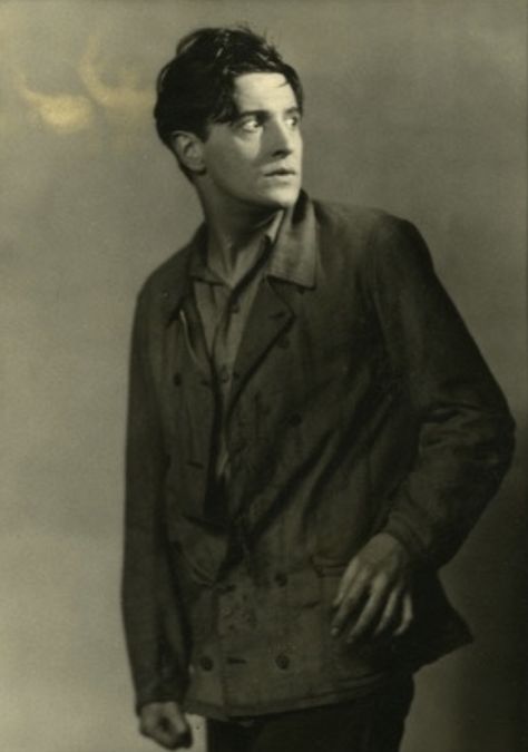 Old Hollywood Male Fashion, Standing Man Reference, 1920s Journalist, Ivor Novello, 1920s Mens Hair, 20s Men, Guys With Black Hair, 1920s Men, Victorian Men