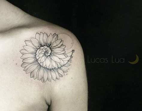 Sunflower Sleeve, Fibonacci Spiral Tattoo, Fibonacci Tattoo, Tattoo Sunflower, Grace Tattoos, Science Tattoos, Spiral Tattoos, Tatuagem Masculina Pequena, Sacred Geometry Tattoo