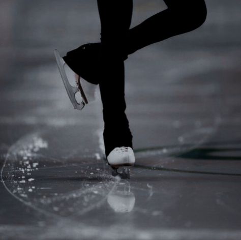 Skate Aesthetic, Ice Dancing, Figure Ice Skates, Skate 3, Ice Skating Outfit, Skating Aesthetic, Actor Studio, Skater Aesthetic, Ice Skaters