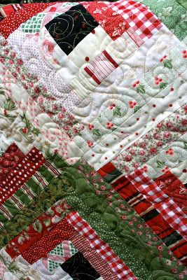 Sewn With Grace: Sewing Christmas Christmas Log Cabin, Log Cabin Christmas, Christmas Log, Christmas Quilt Patterns, Cabin Christmas, Cabin Quilt, Log Cabin Quilts, Cozy Quilts, Scrap Quilt