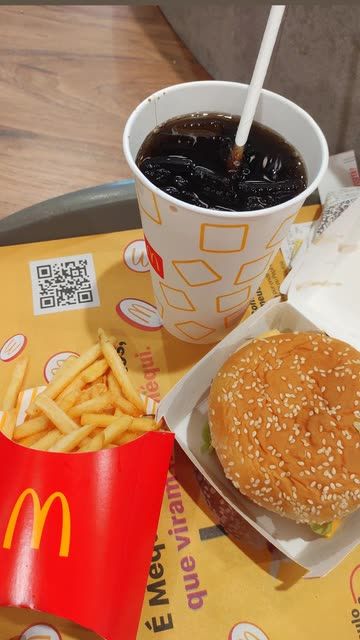 View this Snap from Yash on Snapchat! Mcdonald's Snapchat, Food Snaps Night, Fast Good, Foodie Instagram, No Shopping, Food Therapy, Snap Food, Fake Food, Food Snapchat