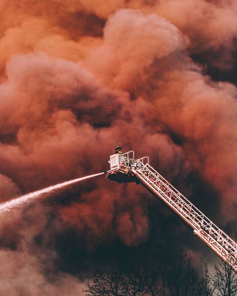 Firefighter Emt, Wildland Firefighter, Free High Resolution Photos, Tear Gas, Volunteer Firefighter, Forest Fire, Emergency Vehicles, Chicago Fire, Current Events