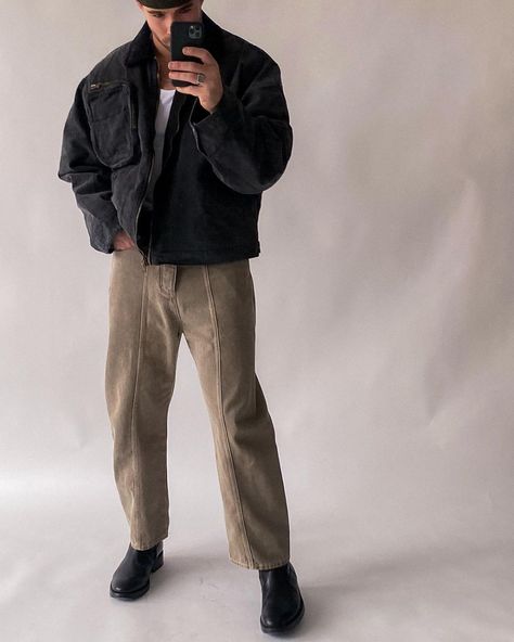 DANIEL SIMMONS (@imdanielsimmons) • Instagram photos and videos Mens Layering Outfits, Chelsea Boot Outfit, Daniel Simmons, Hunger Games Outfits, Sixth Form Outfits, Chelsea Boots Outfit, Boots Men Outfit, Mens Smart Casual Outfits, Aesthetic Outfits Men