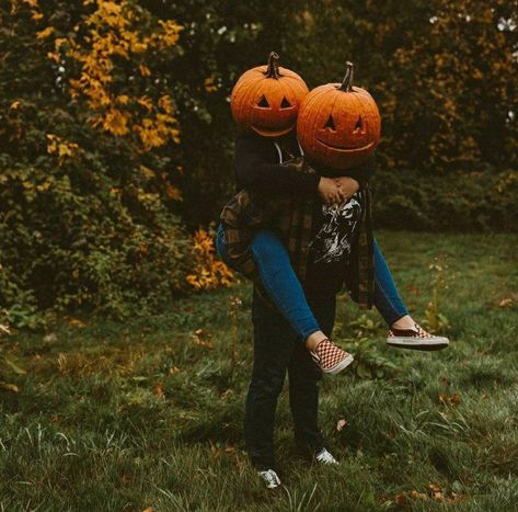 Halloween Couple Photoshoot, Pumpkinhead Photoshoot, Pumpkin Head Photoshoot, Head Photoshoot, Pumpkin Heads, Head Photo, Creepy Costumes, Halloween Couple, Pumpkin Photos