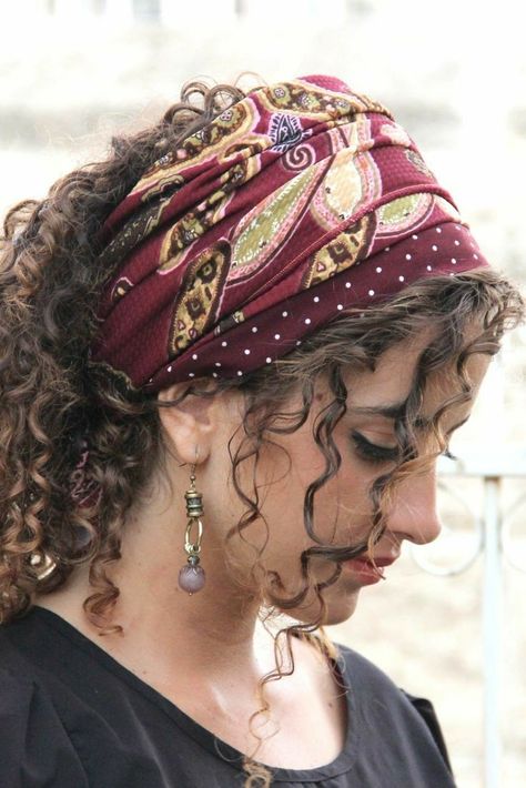 Earrings Hanging, Hairstyle Youtube, Instagram Hairstyles, Hair Scarf Styles, Head Scarf Styles, 90s Hairstyles, Bandana Hairstyles, Hanging Earrings, Curly Girl