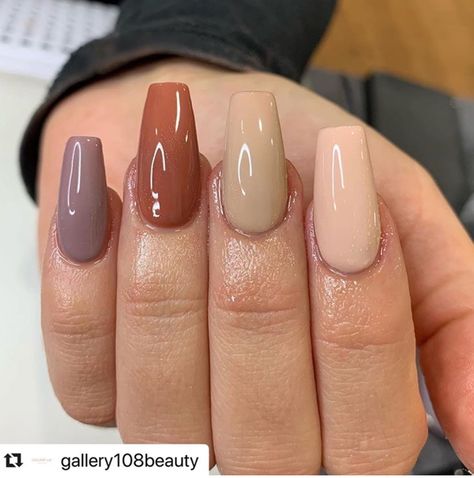 40+ Cool Brown Nail Designs To Try In Fall - The Glossychic Brown Gel Nails, Brown Nail Designs, Gel Polish Designs, Brown Acrylic Nails, Brown Nail, Unghie Sfumate, Brown Nails Design, Simple Fall Nails, Acrylic Coffin