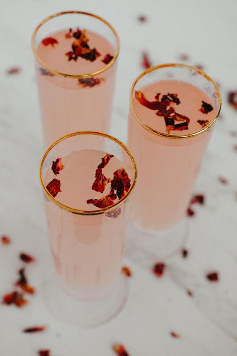 Baby Shower Mocktails, Mocktail Recipe, Grapefruit Juice, Three Ingredient, Edible Flowers, Simple Recipe, Non Alcoholic Drinks, Simple Syrup, Non Alcoholic