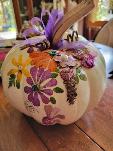 Foam Pumpkin With Flowers, Pumpkin With Flowers, October Mood, Foam Pumpkins, Fall Craft, Gal Pal, Mod Podge, Hallows Eve, Real Flowers