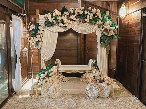 Minimalist Pelamin Nikah, Malay Wedding Pelamin Simple, Malay Wedding Pelamin Rustic, Pelamin Rustic, Dekor Nikahan, Nikah Ideas, Pelamin Tunang, Pelamin Cantik, Pelamin Nikah