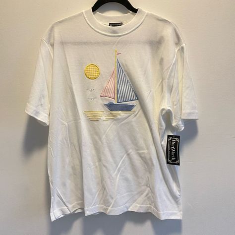 Tourist Style, Vintage Sailboat, Patchwork Clothes, Patchwork Shirt, Distressed Shirt, Wolf T Shirt, Tee Shirt Designs, Simple Shirts, Tee Design