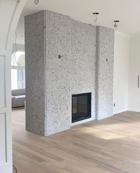 ANN SACKS on Instagram: “@widellboschetti’s stunning fireplace with newly launch Terrazzo Renata Fluted has left us speechless 😍” Aspen Cabin, Ann Sacks, Terrazzo Tile, New Condo, Home Fireplace, Fireplace Tile, Progress Pictures, Fireplace Design, Family Room