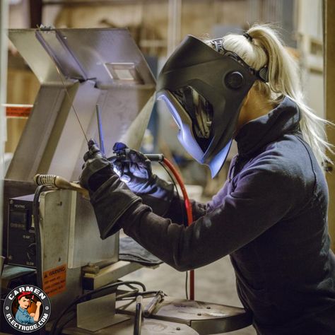 Smaw Welding, Welding Women, Women Welder, Morning Reading, Welding Crafts, Welding Jobs, Tig Welder, Welding Technology, Welding Torch