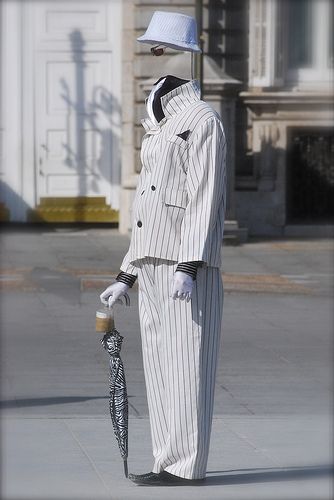 Madrid street performer. (Photo by TKADD HERE) Nature Puppets, Illusion Costumes, Puppetry Theatre, Street Performer, Street Performers, Living Statue, Art Studio Space, Street Musician, Street Performance