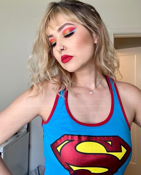 Superman Makeup Woman, Super Girl Makeup Halloween, Supergirl Makeup Halloween, Superhero Makeup Female, Superwoman Makeup, Superman Makeup, Super Hero Makeup, Supergirl Makeup, Supergirl Halloween