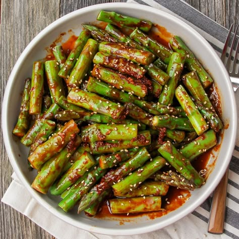 Asian Asparagus Recipes, Woon Heng, Asian Asparagus, Gochujang Recipes, Spring Pasta Salad, Gochujang Recipe, Easy Asparagus Recipes, Prosciutto Asparagus, Grilled Asparagus Recipes