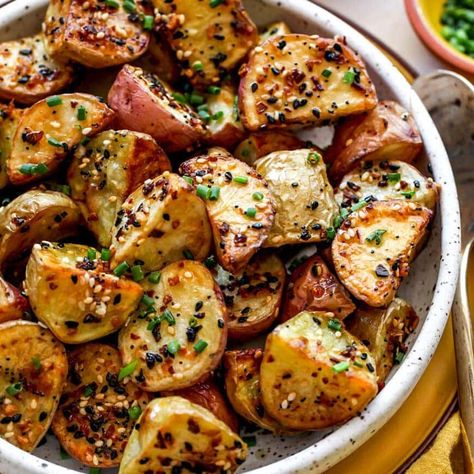 Roasted Potatoes {Everything Bagel Seasoned} - Two Peas & Their Pod Perfect Roast Potatoes, Seasoned Potatoes, Potato Side Dishes, Healthy Family, Delicious Chicken, Favorite Side Dish, Everything Bagel, Potato Dishes, Hearty Breakfast