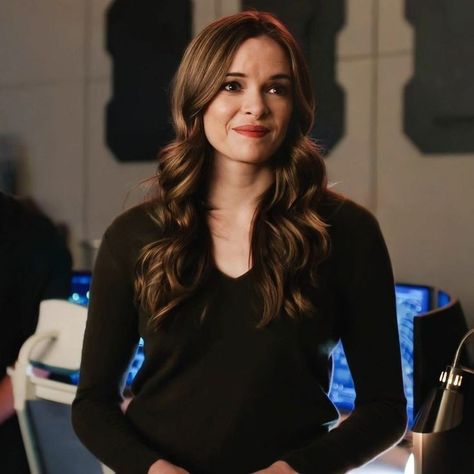 The Flash Danielle Panabaker The Flash, The Flash Caitlin, Caitlyn Snow, Barry And Caitlin, I Love Everyone, Flash Lightning, Killer Frost, Supergirl Dc, Danielle Panabaker