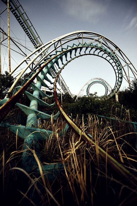 Inside Japan's Forgotten Amusement Parks Photographer: Reginald Van de Velde Location: Nara Dreamland Abandoned Roller Coaster, Nara Dreamland, Decay Photography, Abandoned Theme Parks, Abandoned Amusement Park, Ride The Cyclone, Abandoned Amusement Parks, Places In America, Abandoned Castles