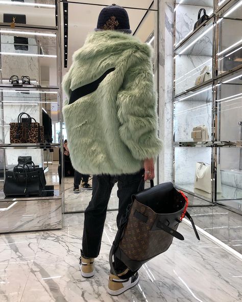 Ambush Outfit, Lori Hirshleifer, Nike Ambush, White Feed, Fur Outfit, Fur Coat, Outfit Inspirations, Casual Outfits, Louis Vuitton