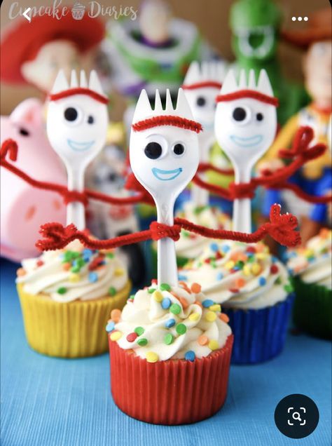 Toy Story 4 Birthday Party, Forky Cupcakes, Toy Story 4 Birthday, Cupcake Toy, 4 Birthday Party, 4de Verjaardag, Cupcake Diaries, Toy Story Bday, Toy Story Party Decorations