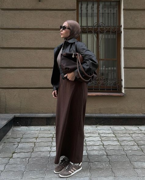 today I’m a chocolate brownie 🌰 skirt @aiam.studios hijabi outfits,Pinterest modest outfits,autumn modest outfit,total brown,hijabi girl,modesty style Modest Brown Outfits, Long Maroon Skirt Outfit, Cool Hijabi Outfits, Maxi Skirt Outfit Modest, Brown Skirt Outfit Hijab, Hijab Brown Outfit, Dark Brown Outfit Hijab, Maroon Skirt Outfit, Brown Hijabi Outfits