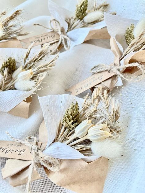 Magnet Favors for Guest Rustic Wedding Favors Party Favor - Etsy Mini Bouquet Wedding, Rustic Fall Wedding Favors, Flower Bridal Shower Favors, Dry Flowers Bouquet, Wildflower Favors, Rustic Favors, Bouquet Unique, Rustic Bridal Shower Favors, Boho Wedding Favours