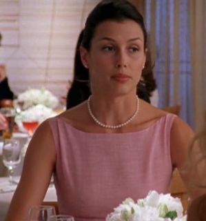 All outfits from SATC: Natasha Natasha From Satc, Natasha Satc Aesthetic, Natasha Satc Style, Natasha Sexandthecity Style, 90s Minimalism Fashion, Lady Aesthetic, 90s Minimalism, Minimalism Fashion, Basic Instinct