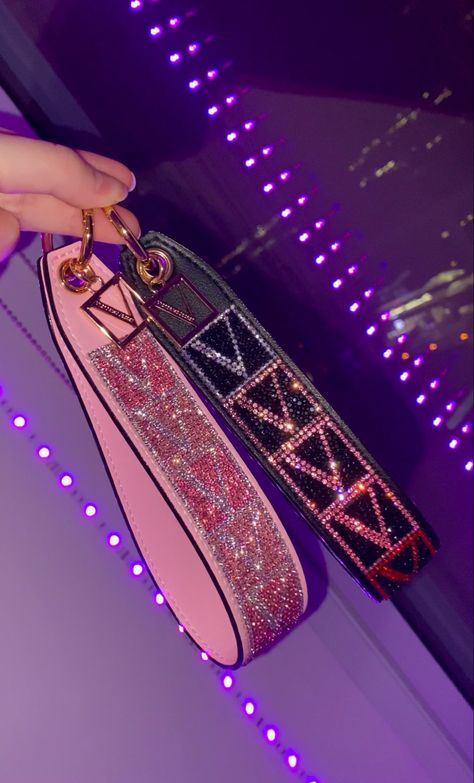 Vs Keychain, Victoria Secret Keychain Aesthetic, Cute Keychain Aesthetic, Victoria Secret Keychain, Pink Girly Things Accessories, Pink Girly Aesthetic, Aesthetic Purse, Car Keychain Ideas, Victoria's Secret Perfume