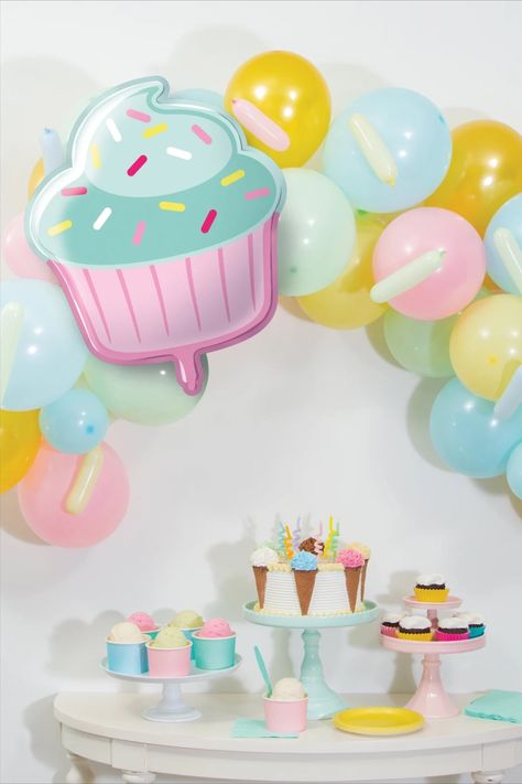 Balloon Ice Cream, Bakery Party, Ice Cream Balloons, Donut Party Decorations, Ice Cream Party Theme, Ice Cream Party Decorations, Candy Balloons, Pastel Cupcakes, Giant Cupcake