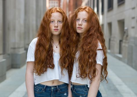 The powerful connections of twins – in pictures Hair Color Unique, Frases Tumblr, Auburn Hair, Jolie Photo, Ginger Hair, Redheads, Red Hair, Beautiful Hair, Women Girl