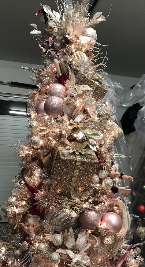 Rose Gold And Cream Christmas Tree, Gold And Rose Gold Christmas Tree, Pink And Rose Gold Christmas Tree, Christmas Tree Ideas Pink And Gold, Rose Gold And White Christmas Tree, Rose Gold And Silver Christmas Tree, Rose Gold And Burgundy Christmas Tree, Elegant Christmas Tree Ideas 2022, Rose Gold Xmas Tree