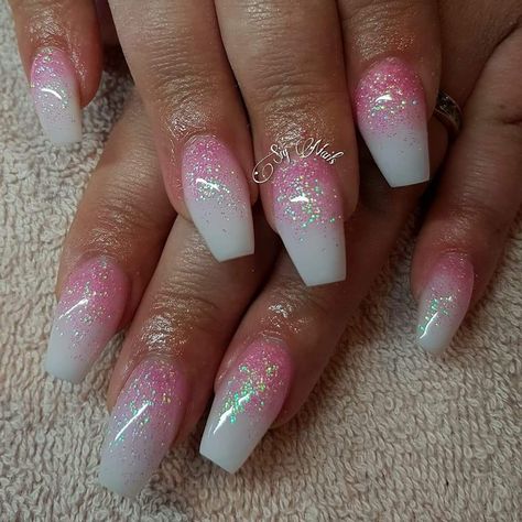 Ombre Nails Summer 2023, Bright Pink And White Ombre Nails, Pink And White Ombre, Grad Nails, Spring Nail Polish, Witchy Nails, Ombré Nails, Sns Nails, Nail Art Ombre