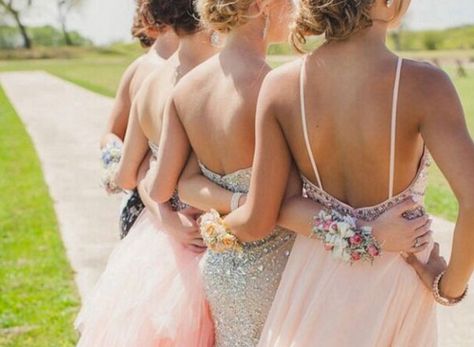 Prom Pic Ideas, Prom Photo Ideas, Homecoming Poses, Young Women Outfits, Prom Picture Ideas, Prom Goals, Prom Picture Poses, Homecoming Pictures, Prom Picture