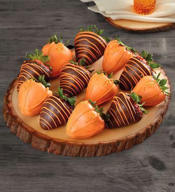 Orange Chocolate Strawberries, Dozen Strawberries, Halloween Strawberry, Thanksgiving Cakes, Dipped Strawberries, Thanksgiving Treats, Halloween Chocolate, Strawberry Dip, Thanksgiving Desserts