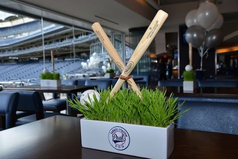 Baseball Theme Bar Mitzvah Party Centerpieces with Bats {Party Planner: The Event of a Lifetime} - mazelmoments.com College Signing Day Table Ideas Baseball, Yankee Party Ideas, Baseball Signing Day Table, Baseball Bat Centerpiece, Sports Banquet Centerpieces, Sports Party Centerpieces, Planning Sport, Dodgers Birthday Party, Bar Mitzvah Baseball Theme