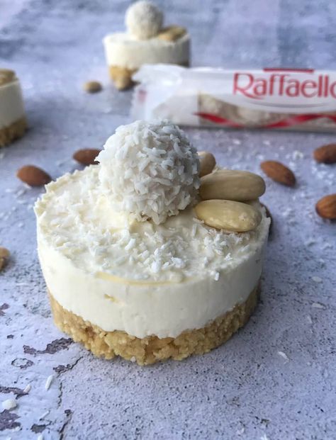 Rafaello Cheesecake, Raffaello Cheesecake, Almond Coconut Cake, Biscuit Press, Individual Cheesecakes, Coconut Cheesecake, Keto Cheesecake, Mini Cheesecakes, Cheesecake Recipe