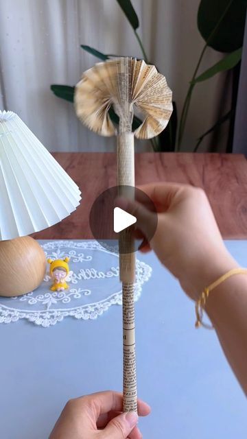 Diy Newspaper Crafts, Diy Fan Craft, Diy Paper Fan, How To Make A Paper Fan, Fan Craft, Folding Paper Crafts, Cardboard Tube Crafts, Fun Origami, Cards Diy Easy