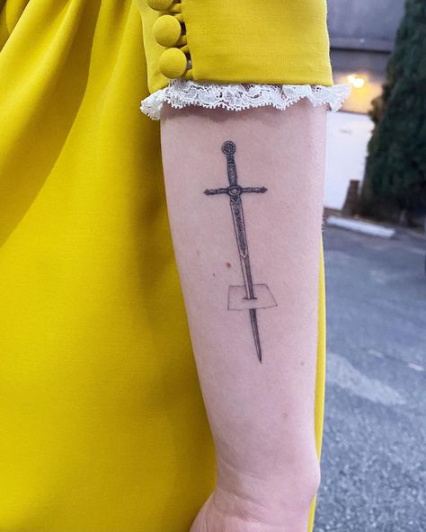 Phoebe Bridgers on Instagram: “a fan brought me a note with a sword stabbed into it after a show and someone else got a tattoo of it so I did too thank you…” Phoebe Bridgers Inspired Tattoo, I Know The End Phoebe Bridgers Tattoo, Phoebe Tattoo, Hana Tattoo, Phoebe Bridges, Phoebe Bridgers Tattoo, Tattoo Placements, Tattoo Concepts, Party Tattoos