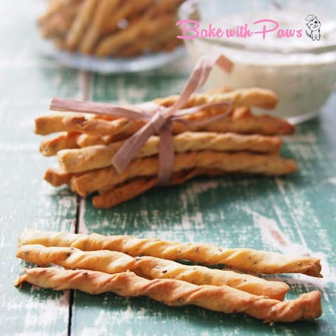 Sourdough Crispy Breadsticks - BAKE WITH PAWS Savoury Sourdough Discard Recipes, Sourdough Breadsticks Quick, Sourdough Breadsticks Discard, Sourdough Bread Sticks Recipe, Sourdough Discard Bread Sticks, Sourdough Breadsticks Recipe, Discard Breadsticks, Sourdough Discard Breadsticks, Sourdough Bread Sticks