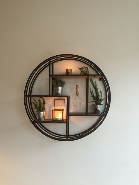 Round Shelf Decor Ideas Living Room, Circle Shelf Decor Living Rooms, Round Wall Shelf Decor Ideas, Round Shelf Decor Ideas, Circle Shelf Decor, Circle Wall Shelf, Shelf Decor Ideas, Round Wall Shelves, Fake Walls