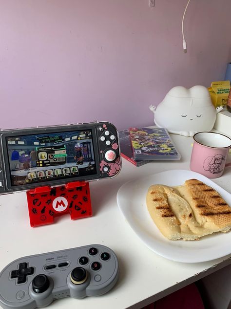 Aesthetic Nintendo Switch Lite, Handheld Aesthetic, Nintendo Switch Lite Aesthetic, Switch Lite Aesthetic, Nintendo Switch Splatoon, Nintendo Girl, Nintendo Lite, Tech 9, Gaming Aesthetic