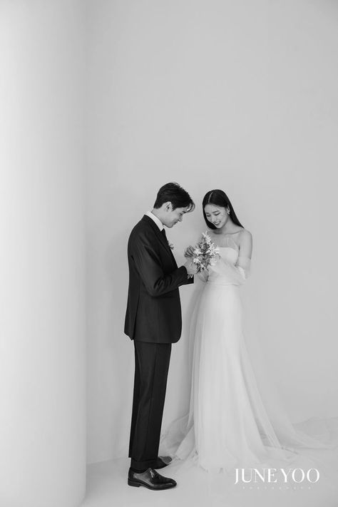 Korean Wedding Photography Studios, Studio Prenup, Friday Photography, Prewedding Ideas, Bridal Bouquet Peonies, Wedding Shooting, Korean Wedding Photography, Pre Wedding Photoshoot Outfit, Wedding Photo Studio