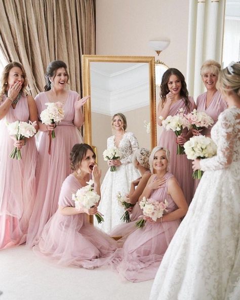 Pose Foto Pernikahan, Bridesmaid Dress Blush, Blush Bridesmaid Dress, Bride And Bridesmaid Pictures, Classic Gown, Bridesmaid Poses, Infinity Dress Bridesmaid, Bridesmaid Pictures, Bridesmaid Photoshoot