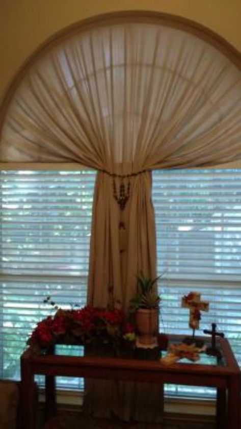 Fan Window Covering, Diy Arch Window Covering, Single Window Curtain Ideas, Arch Window Covering Ideas, Half Circle Window, Tall Ceiling Living Room, Arched Window Coverings, Curtains For Arched Windows, Shower Curtain With Valance