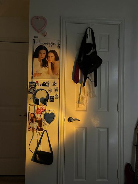 Gilmore girls, rockstar gf, aesthetic, room inspo, interior design Room Ideas Rockstar Gf, Rockstar Girlfriend Aesthetic Room Decor, Room Inspo Rockstar Gf, Rockstars Gf Room, Gilmore Girls Bedroom Aesthetic, Rock Star Room Aesthetic, Gilmore Girls Inspired Room, Star Girl Aesthetic Room, Rockstar Girlfriend Room Decor